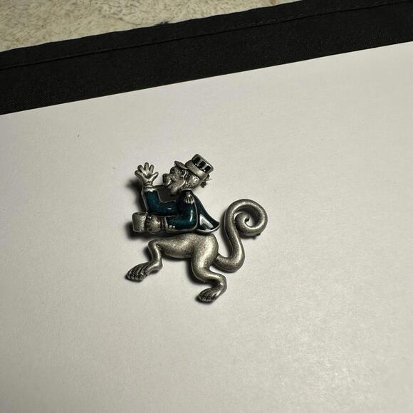 Signed Danecraft Adorable Jointed Performing Monkey Brooch Pin Pewter Tone - Picture 4 of 6